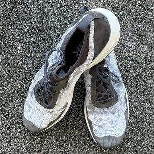 Huk Mako Performance Fishing Shoes Size 12 Subzero/White/Navy